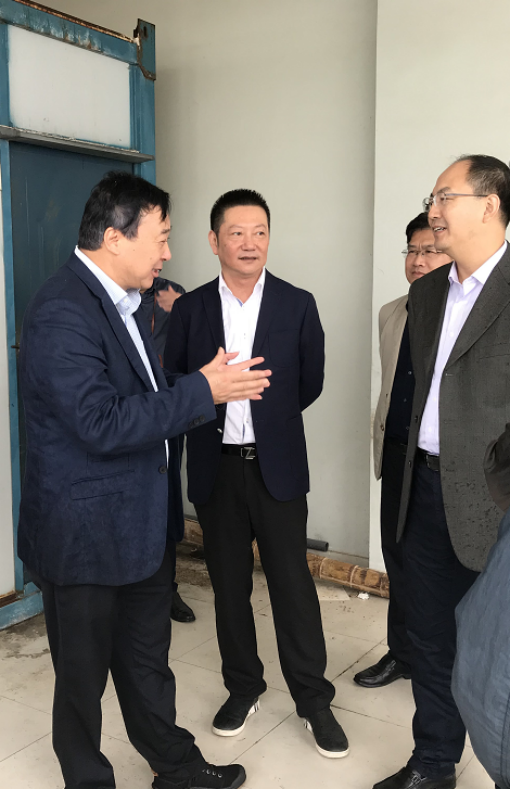 南汇新城镇领导对“沪顺渔06”号船进行现场调研视察
